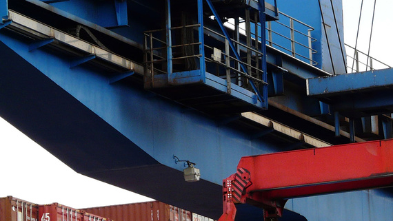 STS port crane energy chain